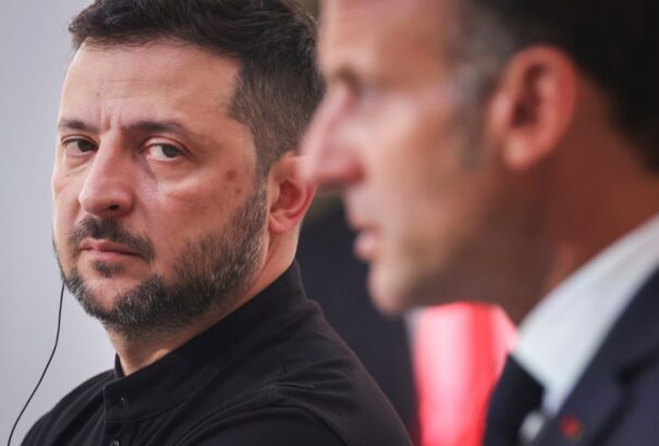 Zelenszkij Londonba utazik, összeül a „hajlandók koalíciója”