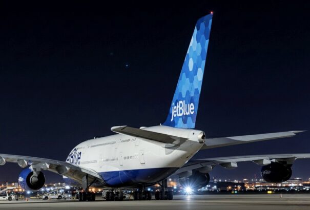 Hirtelen több ezer métert süllyedt egy JetBlue-gép, többen megsérültek