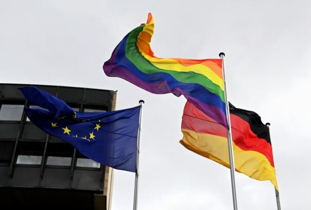 Brüsszel megint hadat üzent a normalitásnak: gyerekeknek is engedélyeznék a nemváltást Európában