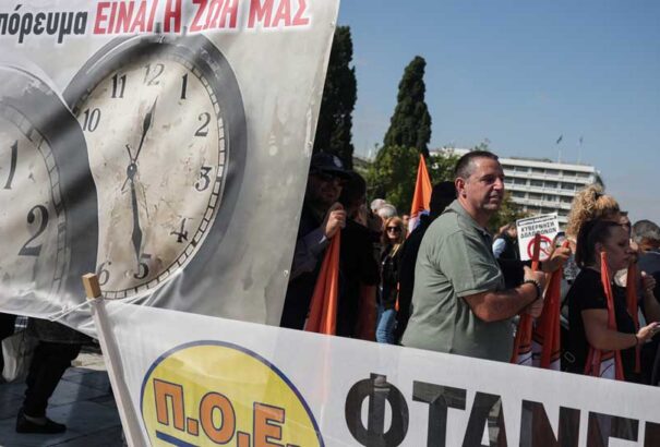 Görögországban elfogadták a módosítást, amely engedélyezi a 13 órás munkaidőt