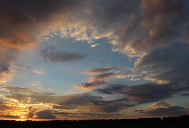 Akár 23 fok is lehet csütörtökön, de már közeleg az eső és a viharos szél