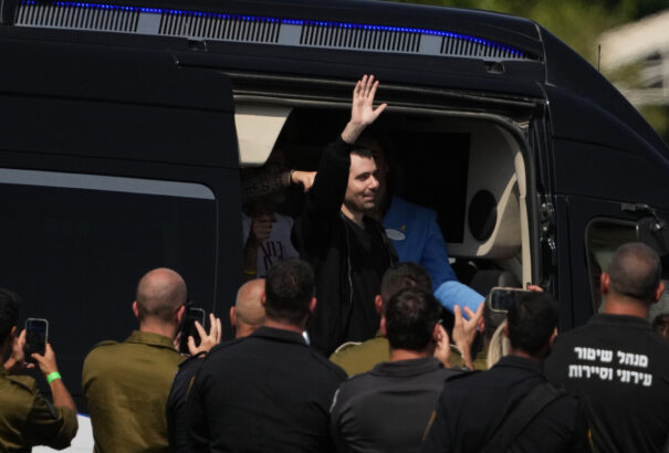 Izrael átvette a túszok első csoportját, köztük egy magyart is