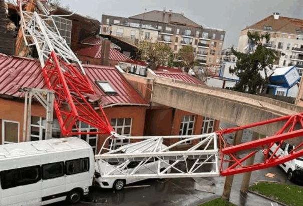 Tornádó pusztított Franciaországban, egy ember meghalt