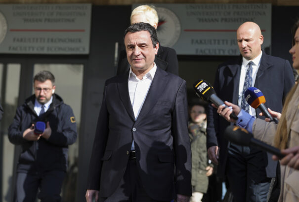 Elbukott Albin Kurti: kormányválság Koszovóban, előrehozott választás jöhet