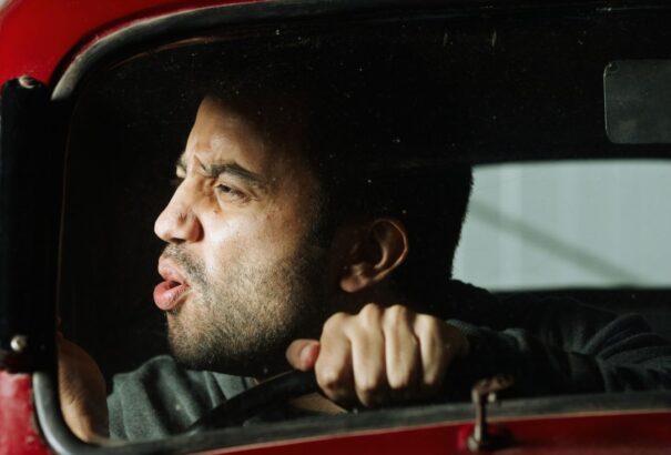 Brüsszel közlekedési reformja: Jönnek a határon átnyúló bírságok, a 17 éves kamionsofőrök és a 65 év felettiek jogsijának korlátozása