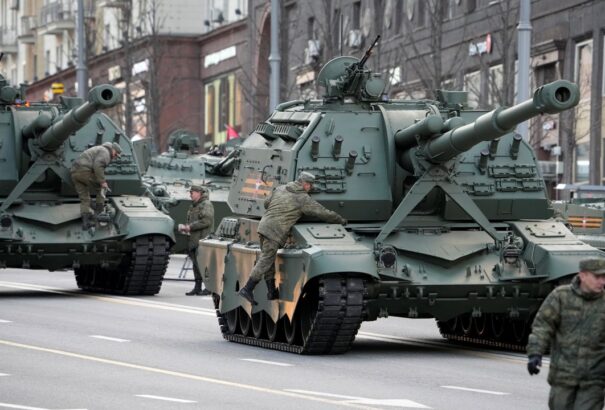 Ha ez a videó hiteles, akkor egy orosz páncélosokkal megrakott vonat száguld a NATO határa felé