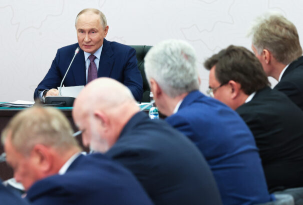 Putyin mentőkötelet dob Amerikának – Moszkva főtárgyalója Washingtonban próbálja megmenteni a kapcsolatokat