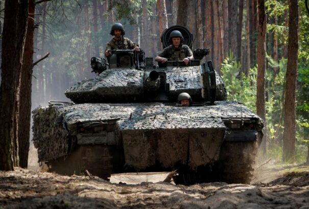 Dánia új lövészpáncélosokat vásárol, a régieket Ukrajna kaphatja meg