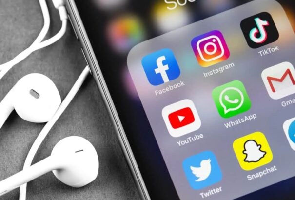 EB: Sérti az Európai Unió szabályait a Facebook és társai