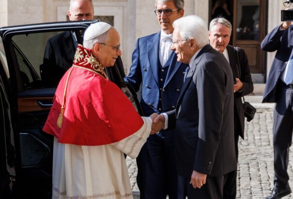 A pápa Rómából üzent: Támogatni kell a családokat és véget kell vetni a háborúknak