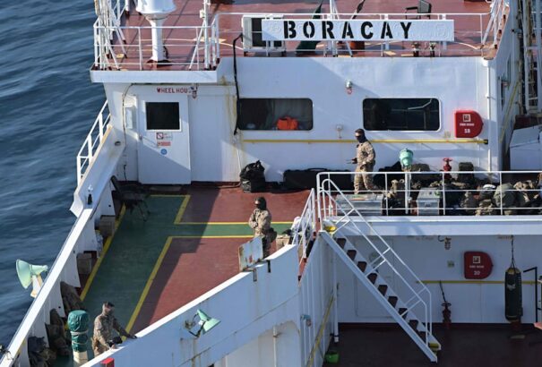 Francia katonák szálltak meg egy gyanús tankert a dán drónincidens után