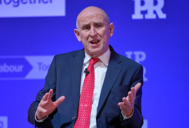 Nagy-Britannia kész 100 millió fontnál is többet áldozni brit katonák lehetséges ukrajnai bevetésére