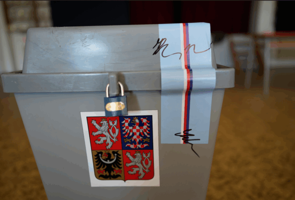 Bezártak a szavazóhelyiségek Csehországban, megkezdődött a szavazatszámlálás