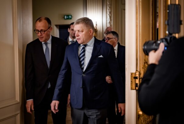 Fico a német kancellárral tárgyalt: Napirenden az autóipar és a 2035-ös motortilalom felülvizsgálata