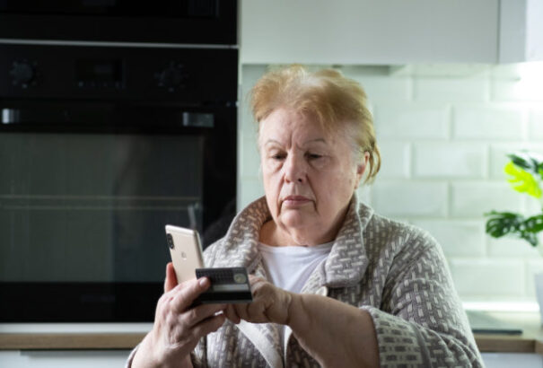 Šutaj Eštok: A csalók idén 1,6 millió euróval károsították meg az időseket