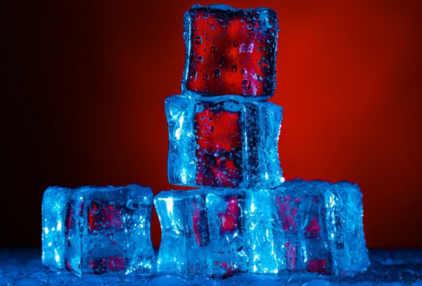 Szobahőmérsékleten lett jég a vízből – felfedezték a XXI. jeget!