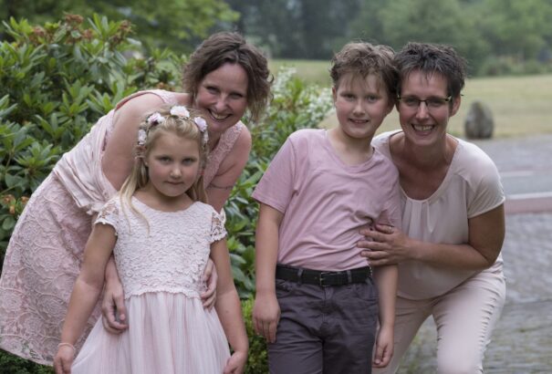 Nem tetszik a holland parlamentnek, hogy a szlovák alkotmány szerint az anya nő, az apa férfi. Jogi lépéseket fontolgat Pozsony ellen