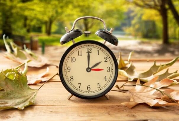 Óraátállítás 2025: minden eddiginél korábban jön a téli időszámítás – de vajon meddig tekerjük még az órát?