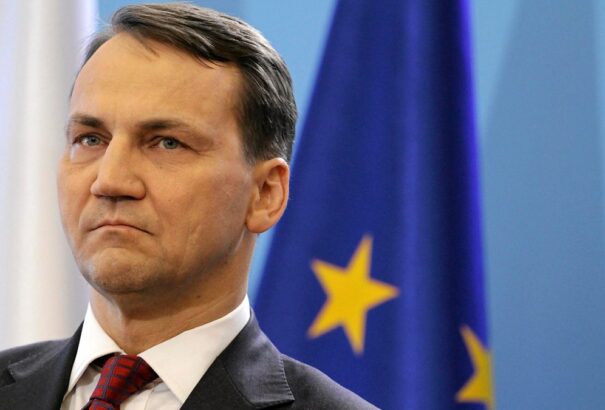 Radosław Sikorski: Budapest a Nyugat és Oroszország között pozicionálja magát