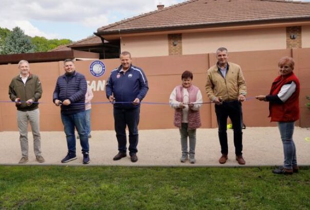 Gútán is gurulnak a fémgolyók – átadták a nyugdíjas egyesület petanque pályáját
