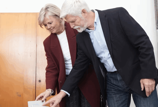 Cseh képviselőházi választások: Petr Pavel cseh elnök hagyományosan az elsők között szavazott