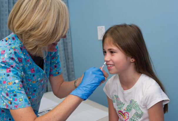 Megérkezett Szlovákiába a gyermekeknek szánt orrspray influenzaoltások első adagja