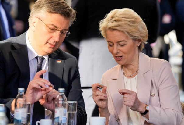 Elvihetik Brüsszelig a magyar-horvát olajvitát. Szlovákia is érintett