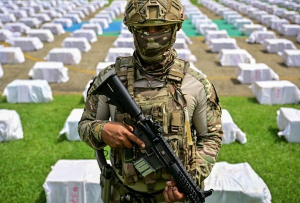 13,5 tonna kokaint foglaltak le egy hajón Latin-Amerikában