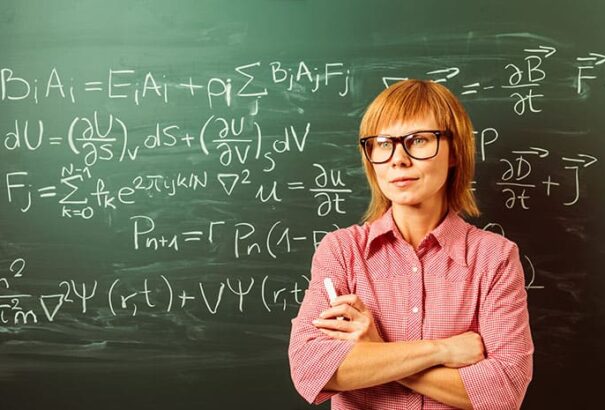 Oktatáspolitikai Intézet: A fizikát és informatikát egyre gyakrabban tanítják szakmai képesítés nélküli tanárok