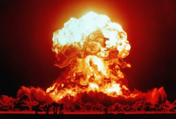 A nagyhatalmak emelik a tétet: Oroszország a nukleáris tesztek előkészítését vizsgálja