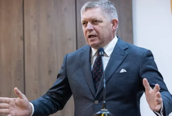 Fico: Az Európai Bizottság kötelezettségszegési eljárást fontolgat Szlovákia ellen az alkotmánymódosítás miatt