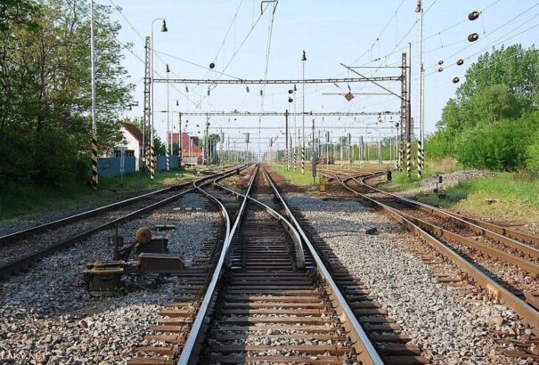 Helyreállították a pályát a bazini vonatbaleset után