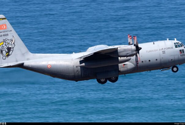 Lezuhant a török légierő C–130-as teherszállító repülőgépe Grúziában – húsz katona volt a fedélzeten (Videóval)