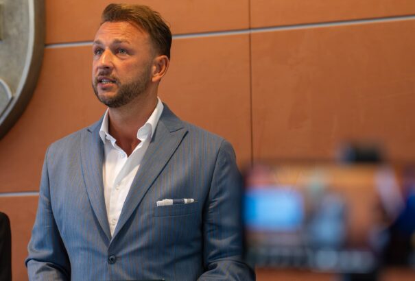 Jogerősen elítélték Šutaj Eštokot – 120 ezer eurót és nyilvános bocsánatkérést követel tőle a bíróság