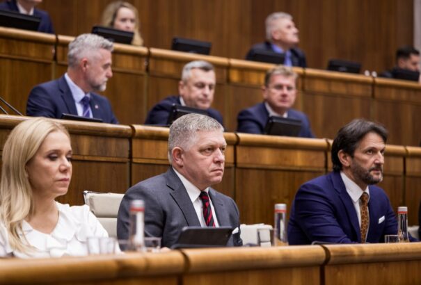 Vad lesz: Hat miniszter ellen indul bizalmi szavazás, a kormány próbál időt nyerni