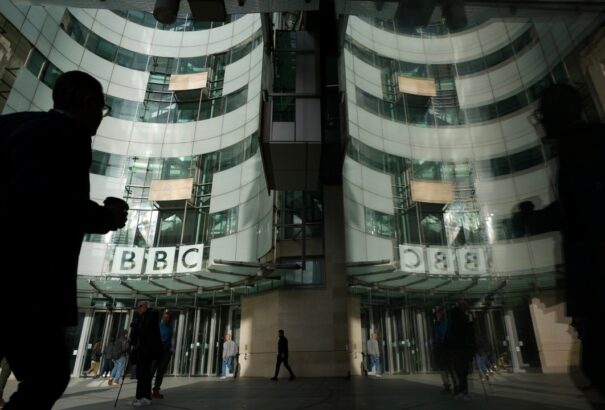 Újabb manipulációs vád a BBC ellen: Trump egymilliárd dolláros pert fontolgat