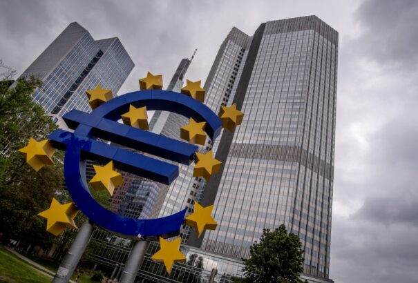 Gyűlnek a fellegek, borús jövőképet vázolt az eurozóna pénzintézeteinek az Európai Központi Bank