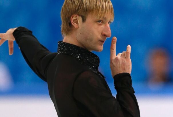 A legendás orosz műkorcsolyázó, Jevgenyij Pljuscsenko nem kegyelmezett. Lázasan küldte jégre a fiát