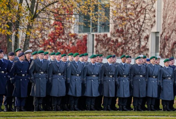 Kinyílt Pandora szelencéje: jön a „szükségalapú” sorkötelezettség Németországban