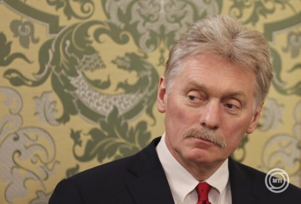 Kreml: nem lehet előre jelezni a budapesti csúcs időpontját