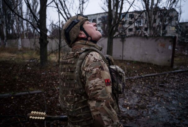 Politika vs. hadviselés: Pokrovszknál Ukrajna megint a reménytelen harc és hátrálás dilemmájával küzd