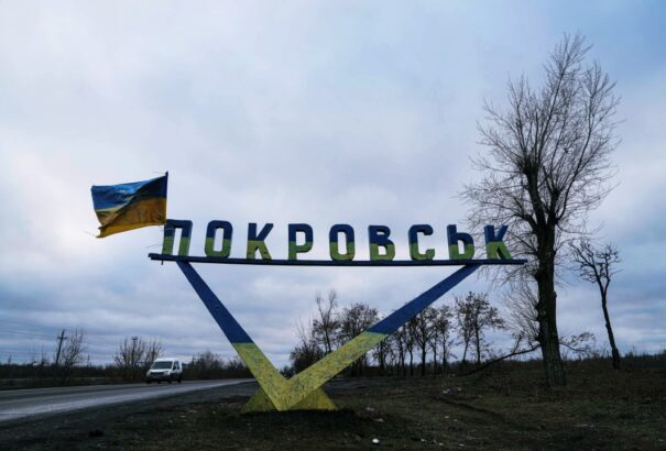 Az oroszok már haditechnikával harcolnak Pokrovszk utcáin