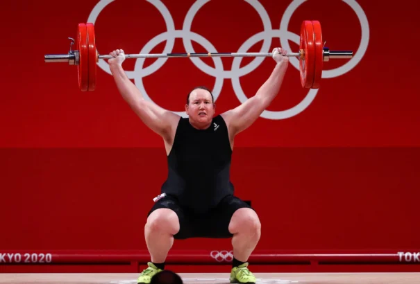 A Nemzetközi Olimpiai Bizottság teljes körű tilalmat fontolgat a transznemű sportolónőkkel szemben