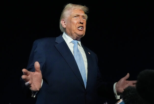 Trump változtatott a retorikáján – támogatja az Epstein-akták nyilvánosságra hozataláról szóló szavazást