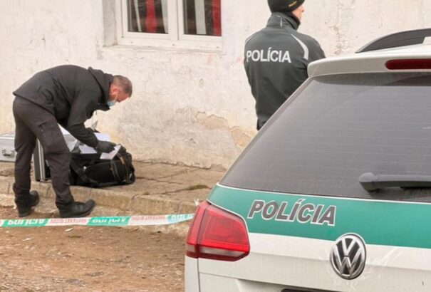 Iglói késes támadás: továbbra is kórházban ápolják a fejen szúrt kétéves gyermeket