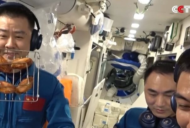 BBQ a világűrben: csirkeszárnyat és steaket sütnek a kínai űrállomáson
