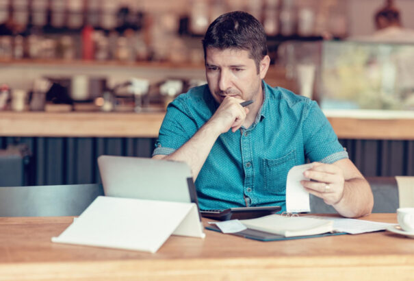 Új terhet ró a kormány a szakmákra: jön a mikroadó a licencelt foglalkozásokra