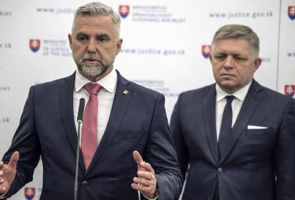 A Smer szerint a PS a fiatalokat használja fel a politikai harcban és gyűlöletet terjeszt